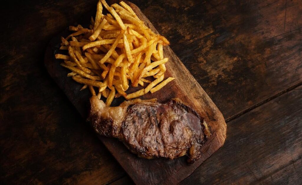 Bife de chorizo con fritas